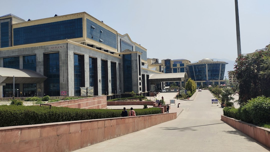 Shri Lal Bahadur Shastri Government Medical College, Mandi, HP  